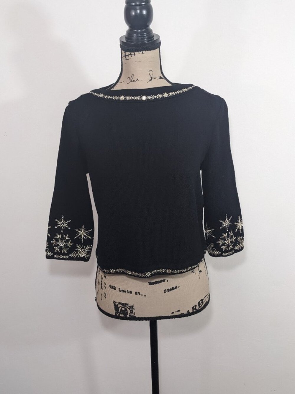 St. John Collection Black Top Rhinestone Silver Snowflaker Pullover Size 4
